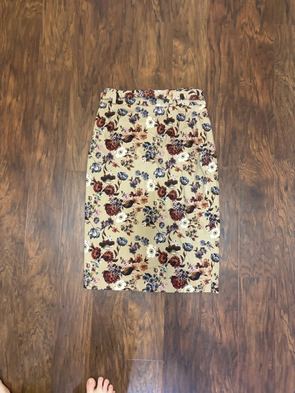 ANTONIO MELANI Beige Floral Pencil Skirt with Red and Blue Accents